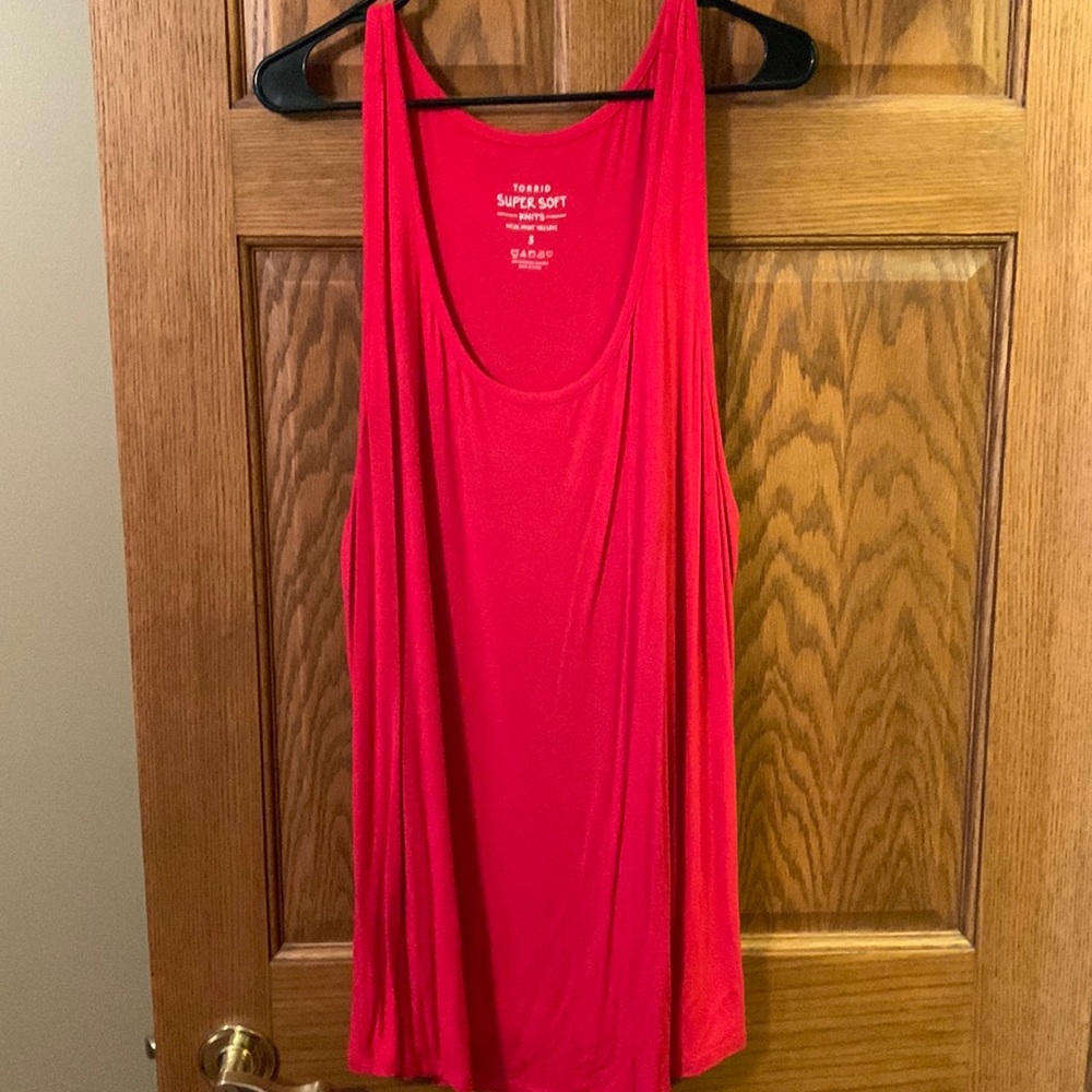 Torrid red tank